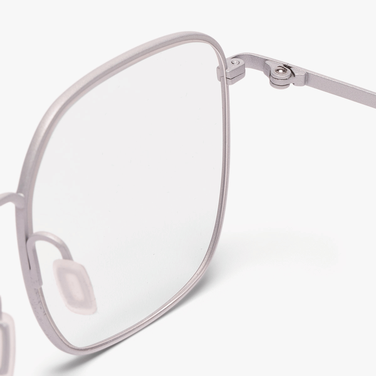 Luxreaders stylish Men's Båstad Steel Reading glasses. Made from Titanium in a Round shape.