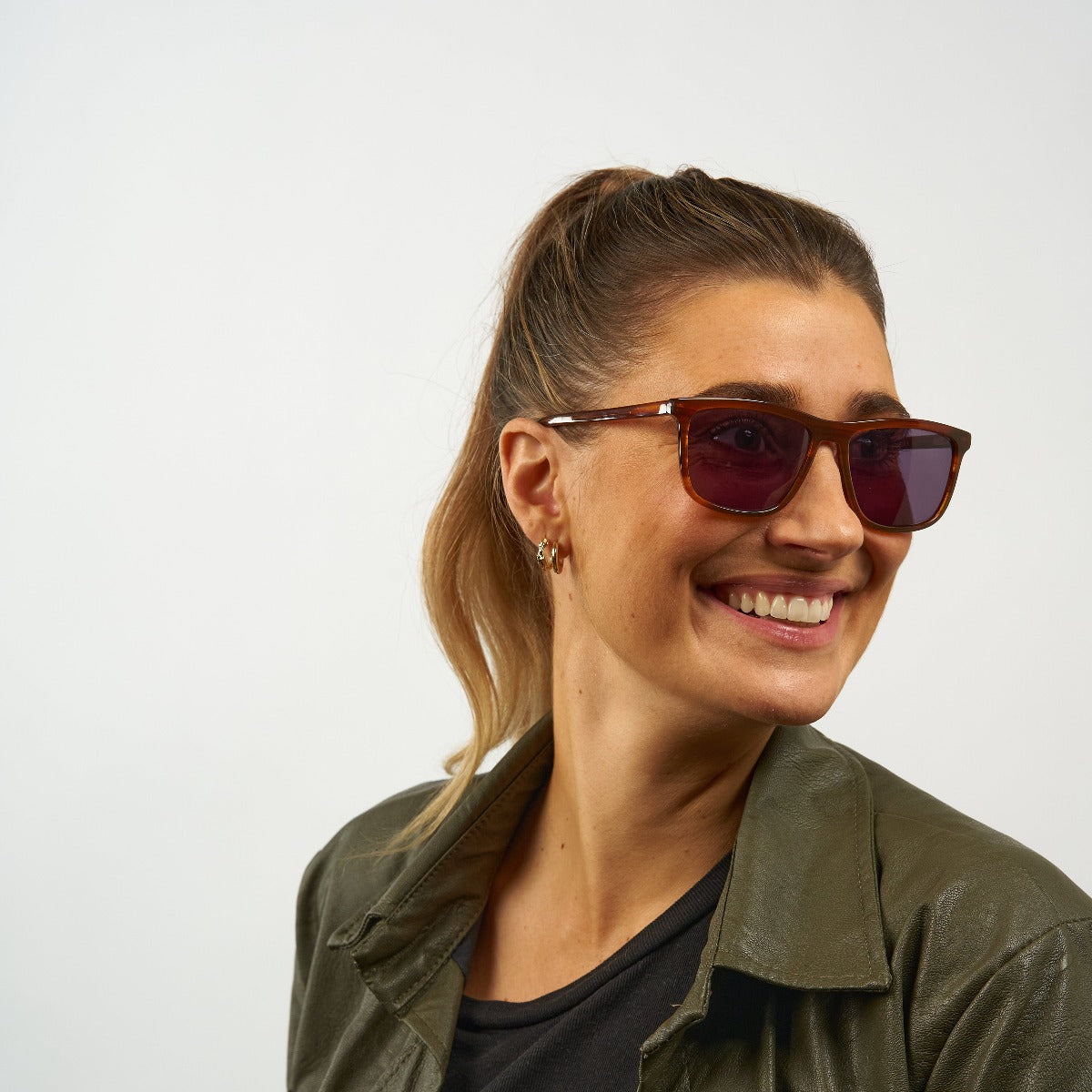 Luxreaders stylish Women's Oslo Shiny Walnut Sunglasses. Made from Acetate in a Square shape.
