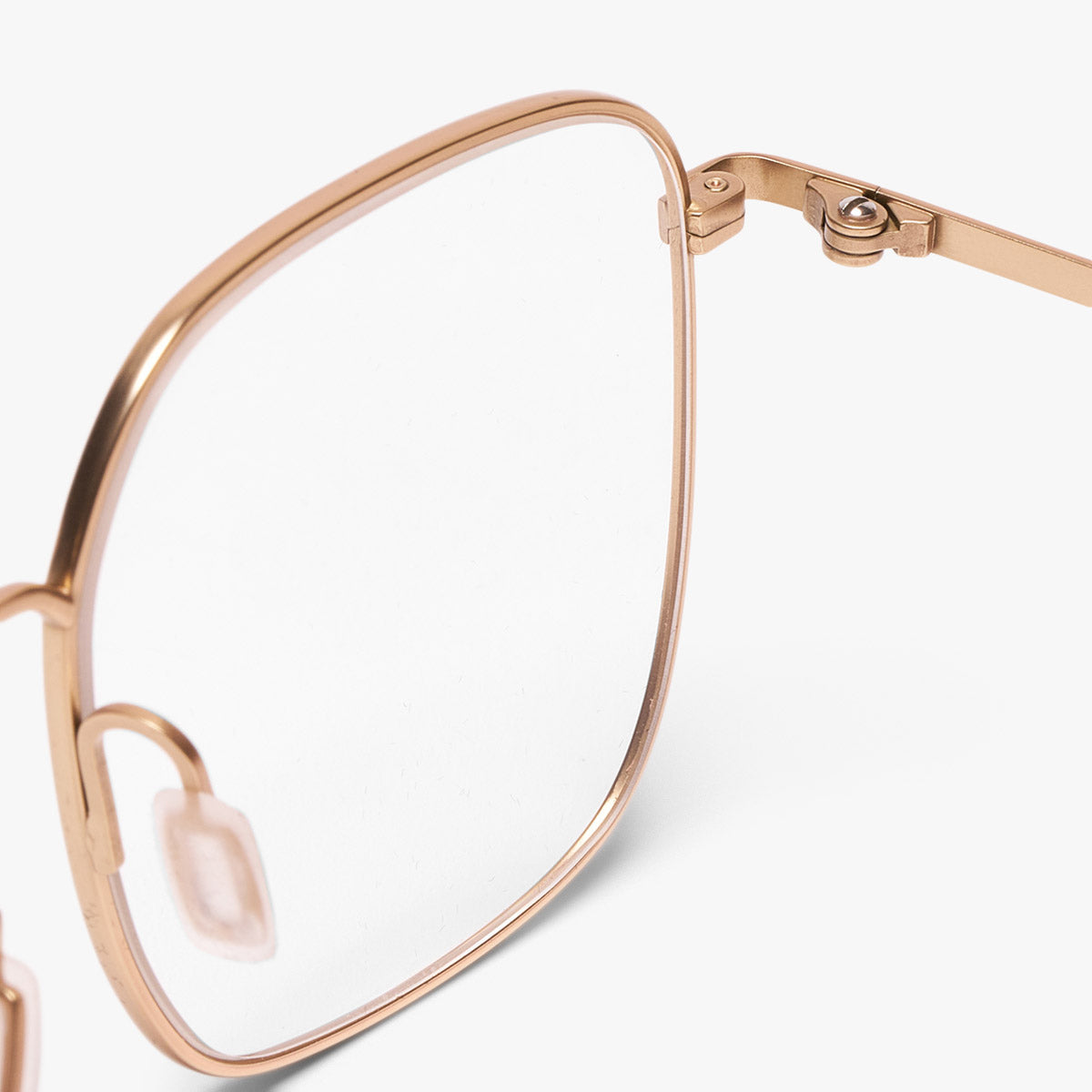 Luxreaders stylish Men's Båstad Gold Reading glasses. Made from Titanium in a Round shape.
