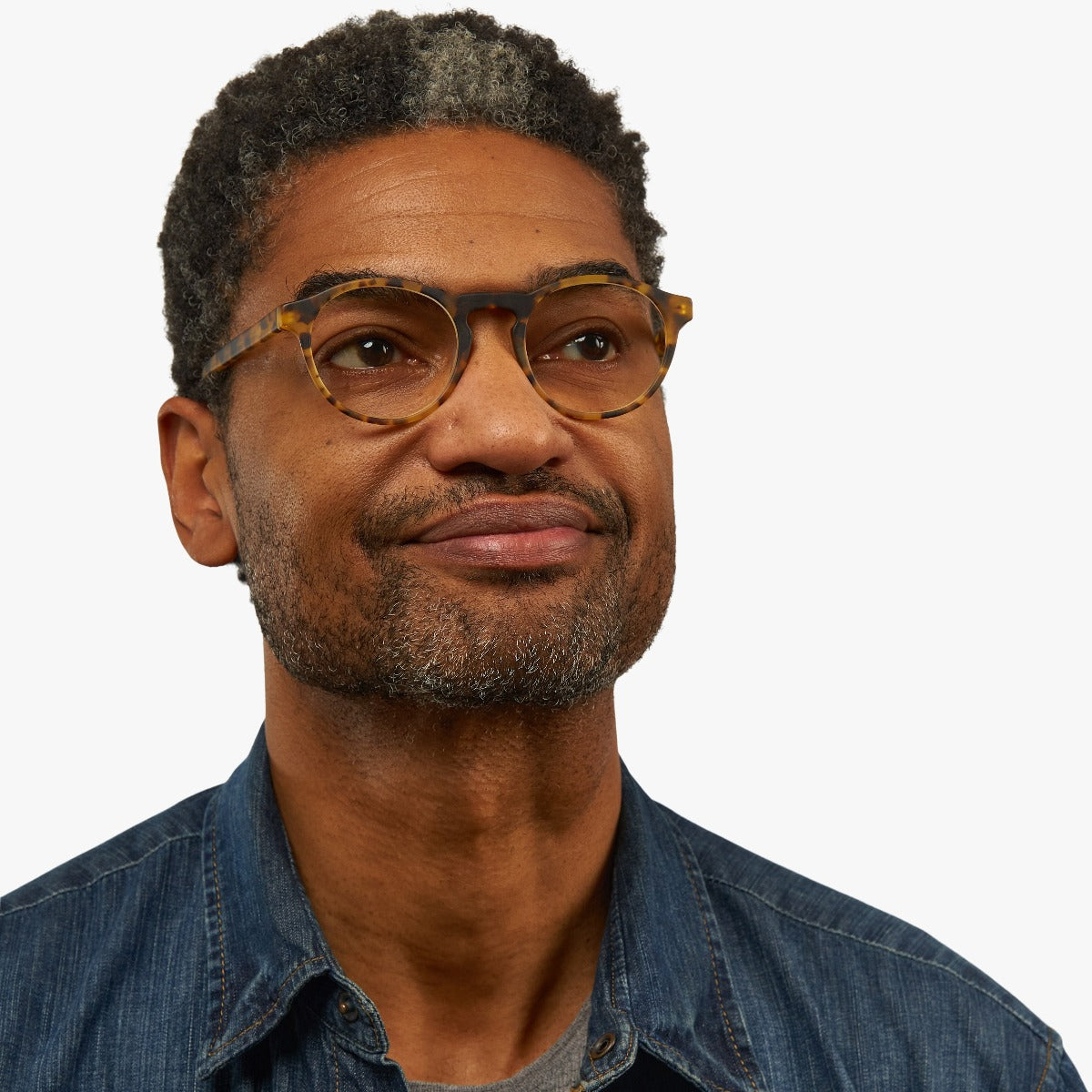 Luxreaders stylish Trondheim Light Turtle Reading glasses. Made from Acetate in a Round shape.