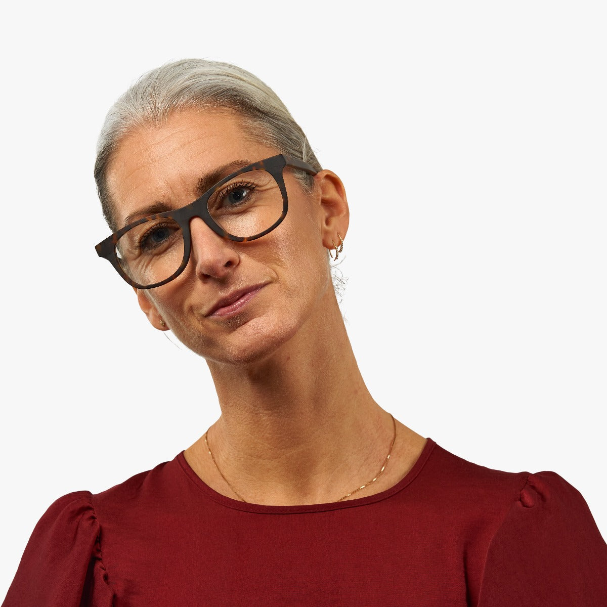 Person wearing Malmö Dark Turtle glasses