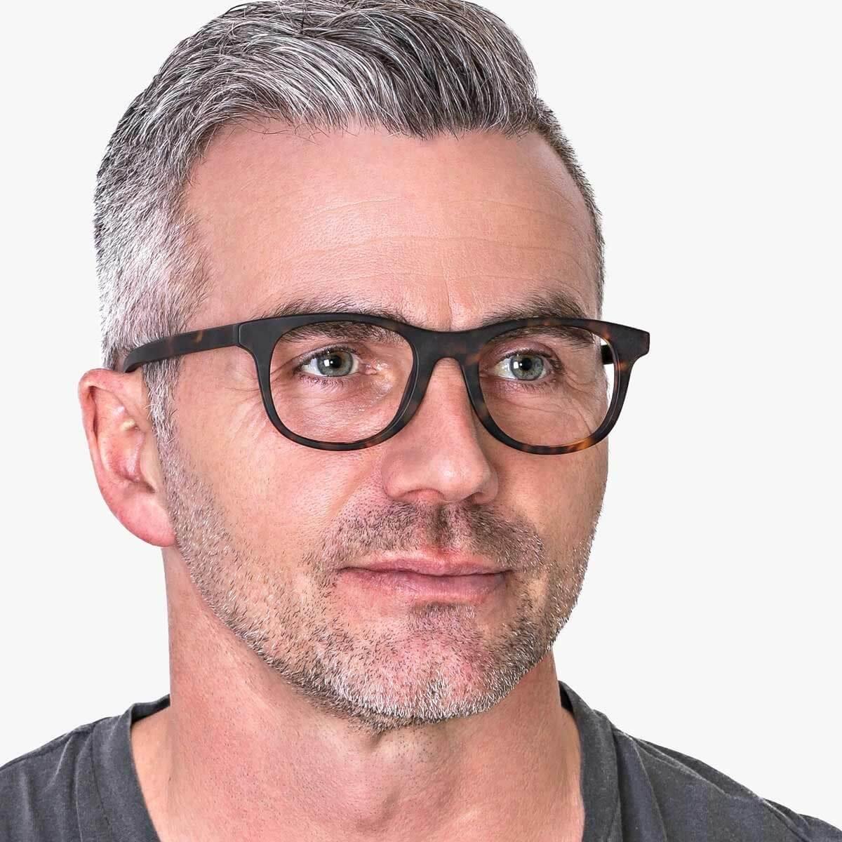 Luxreaders stylish Men's Malmö Dark Turtle Reading glasses. Made from Acetate in a Square shape.