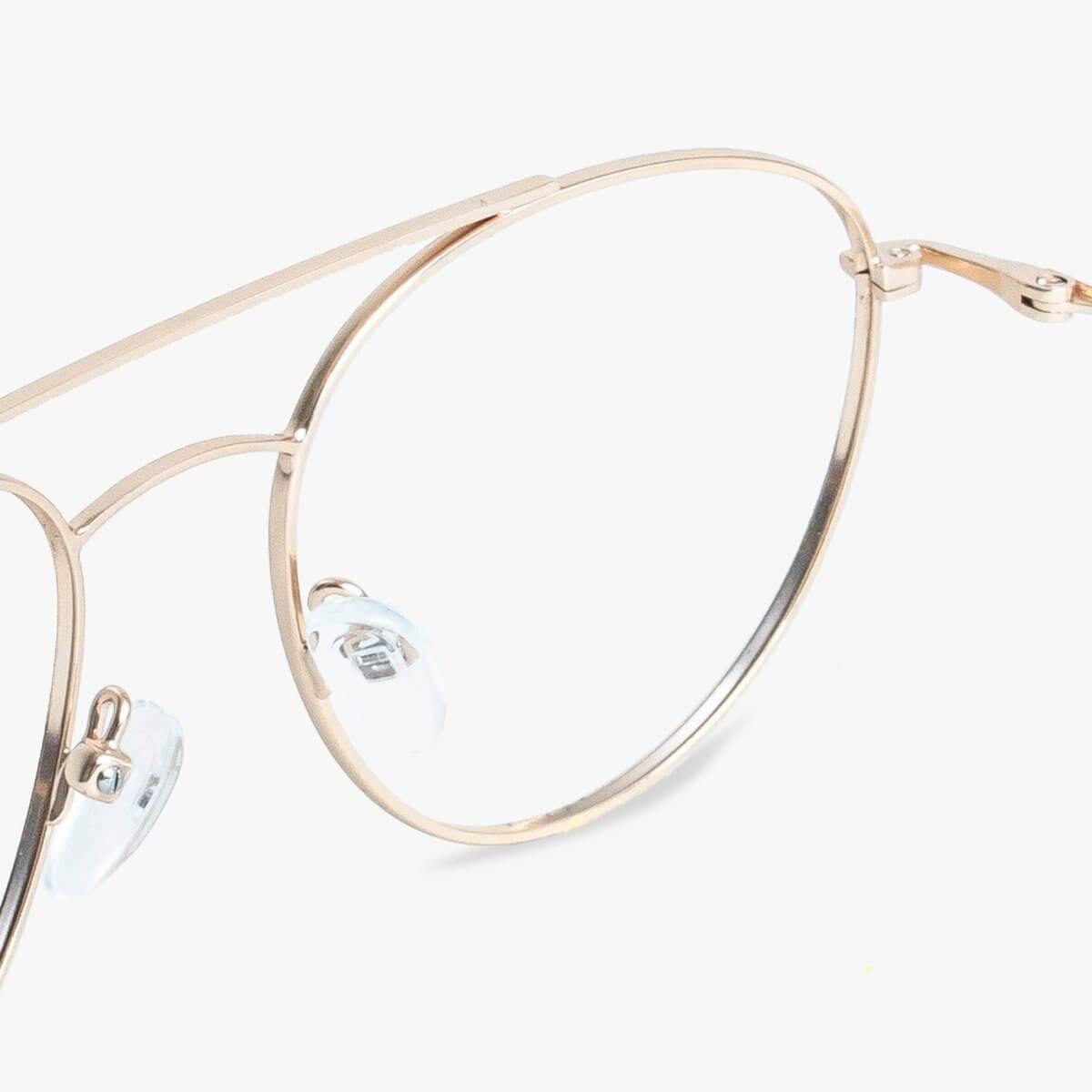 Women's Göteborg Gold glasses with a thin gold wire frame