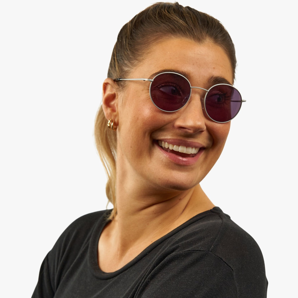 Person wearing Women's Tromsø Steel round sunglasses
