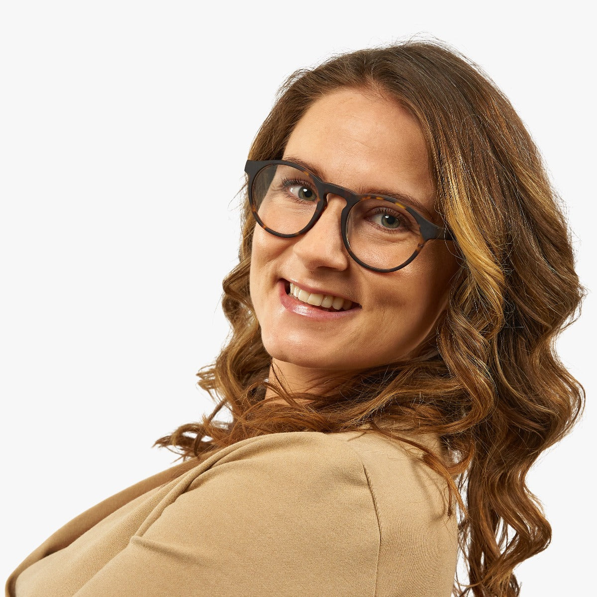 womens-trondheim-dark-turtle_blue-light-glasses_female-model-1.jpg?v=1771417965&width=1200